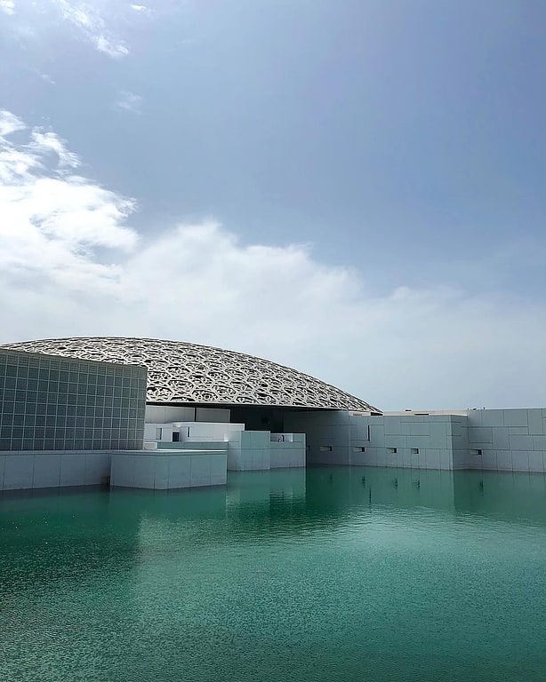 Museo en Abu Dabi, Emiratos Árabes Unidos