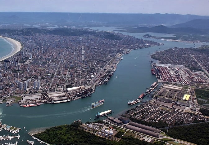 Autoridad portuaria en Santos, Brasil
