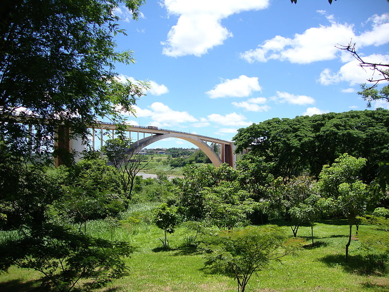 Puente en arco en Paraguay