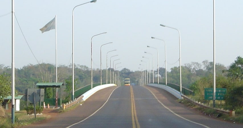 Puente con vistas a 3 países