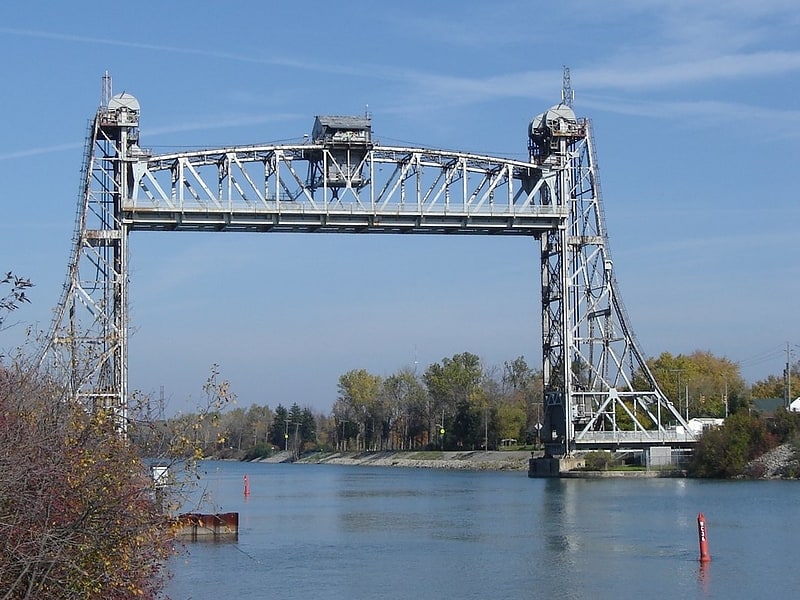 Vertical-lift bridge