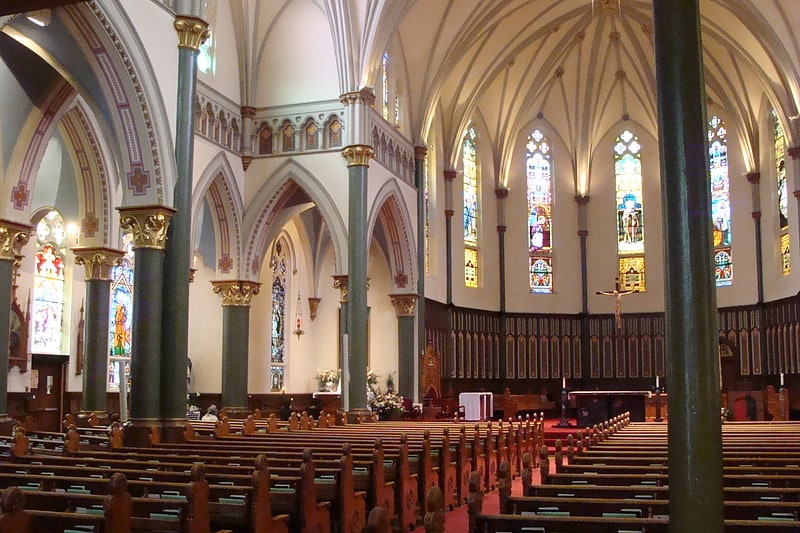 Kathedrale aus dem 19. Jahrhundert mit täglicher Messe