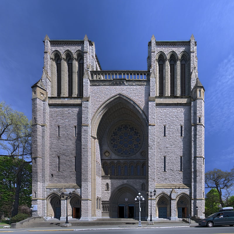 Église anglicane à l'architecture gothique