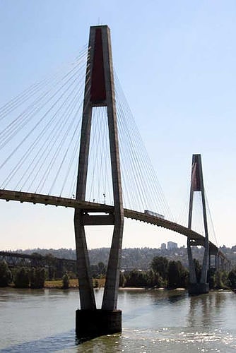Schrägseilbrücke in Surrey, Kanada
