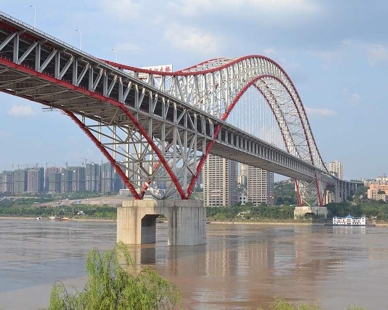 Puente en arco en Chongqing, China