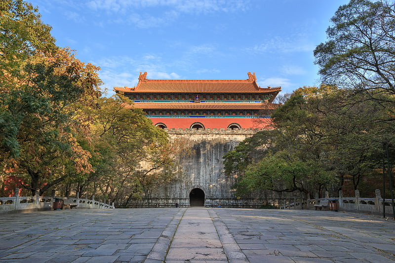 Tombe de la dynastie Ming avec de nombreuses statues