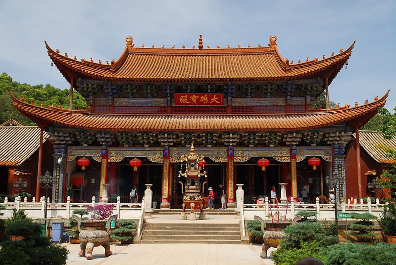 Templo budista conocido por sus esculturas