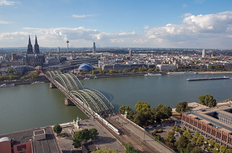 Puente de arco tesado en Colonia, Alemania