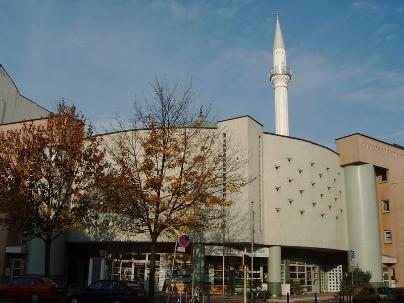 Prominente Moschee mit Gebetsgottesdienst