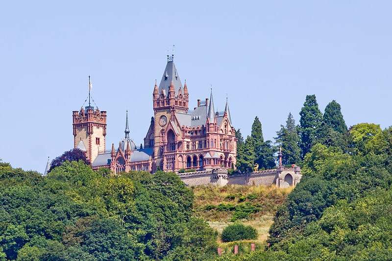 Villa de style château avec vue sur le Rhin