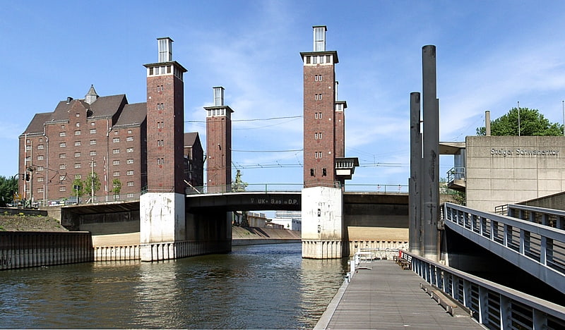 Vertical-lift bridge in Duisburg, Germany