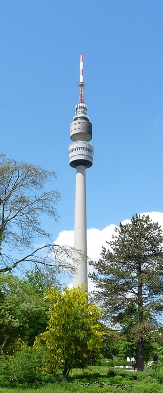 Aufsteigender Turm mit Aussichtsplattformen