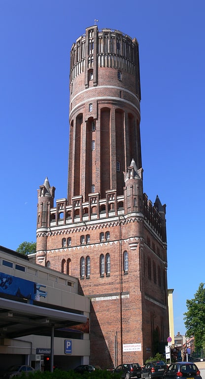 Torre de agua con visitas y exposiciones