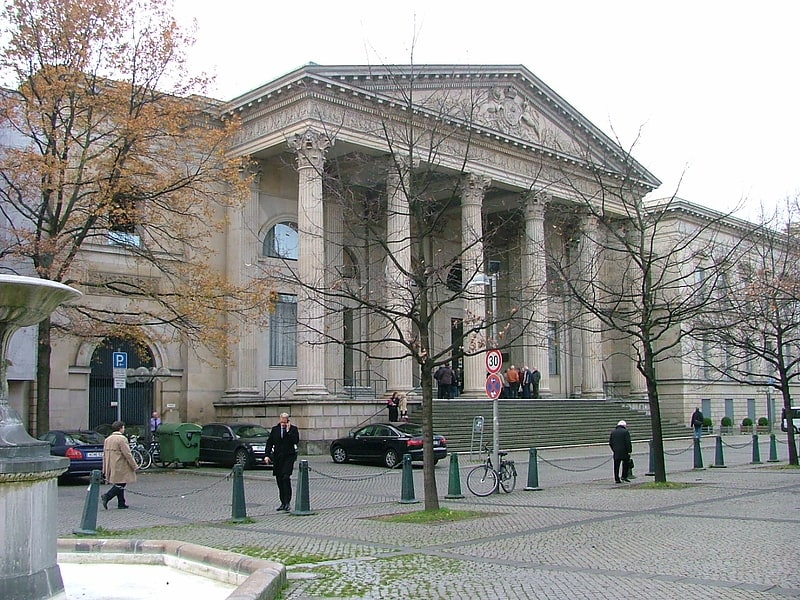 Palais néoclassique reconstruit