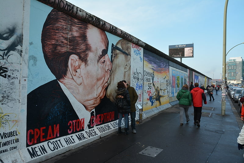 Abschnitt der Berliner Mauer für Straßenkunst