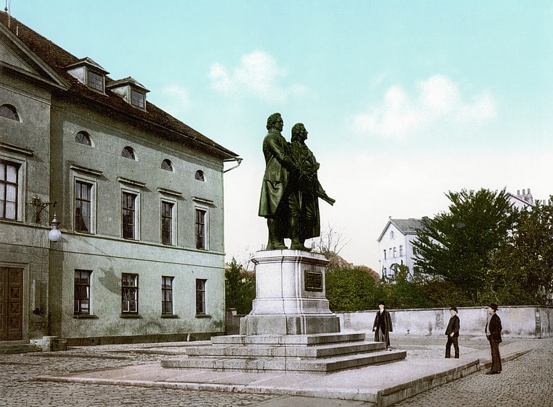 Statue emblématique de deux écrivains allemands