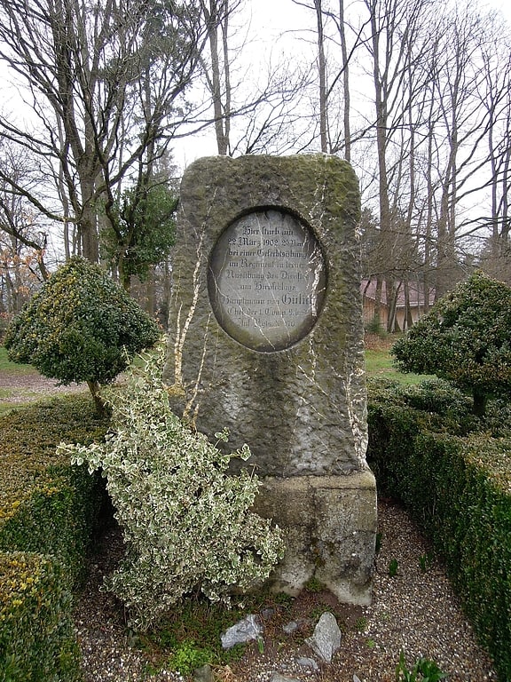 Denkmal für den hier verstorbenen Hauptmann von Gülich