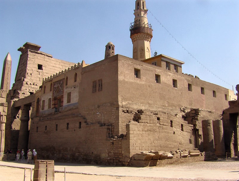 Moschee in einer Tempelanlage aus dem 14. Jahrhundert
