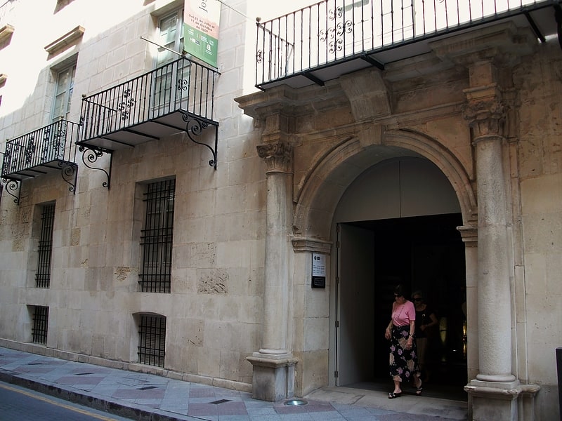 Palast aus dem 18. Jahrhundert und spanisches Kunstmuseum
