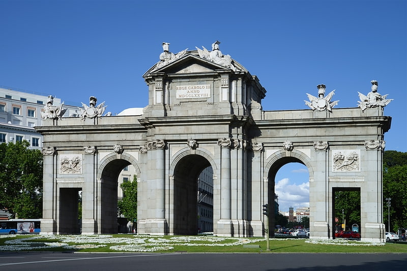 Puerta triunfal neoclásica de 5 arcos
