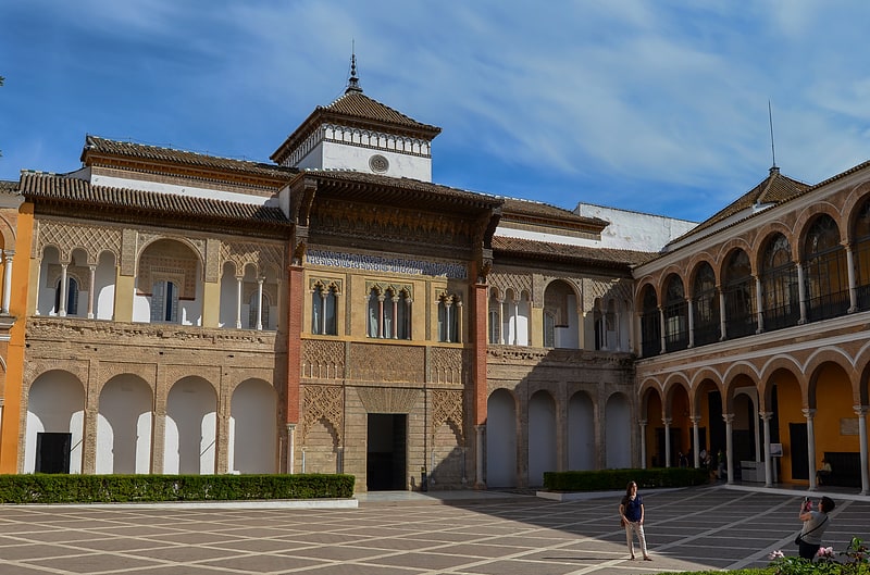 Icónico palacio real morisco-renacentista