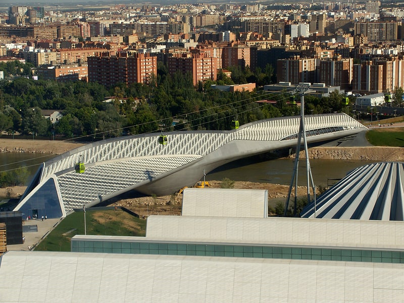 Puente en Zaragoza, España