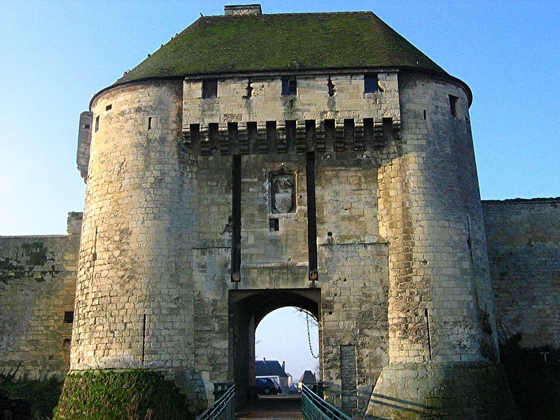 Schloss, ruinierte normannische Festung und Museen