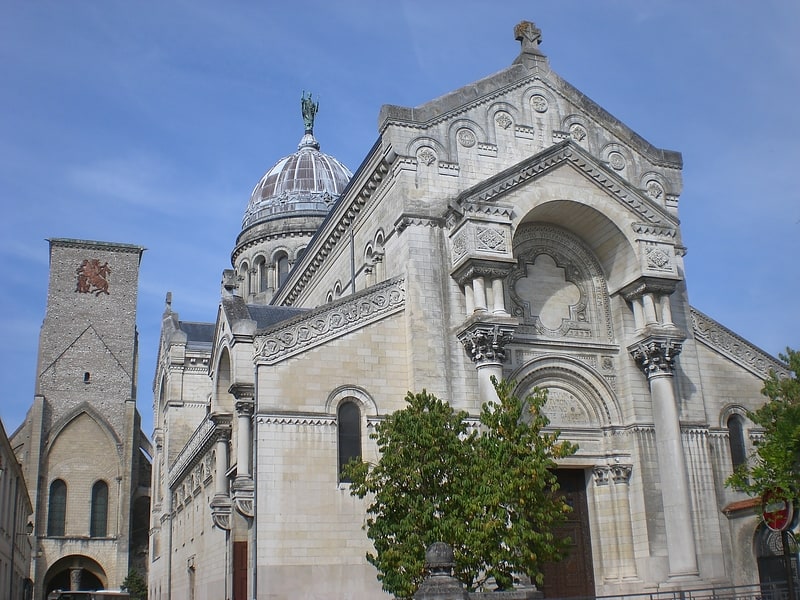 Basilique à Tours, France