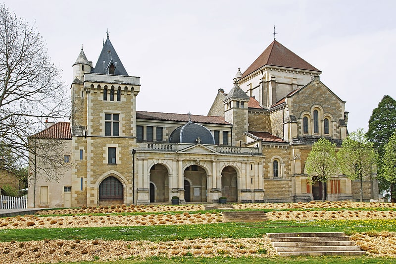 Château et basilique de Fontaine-lès-Dijon