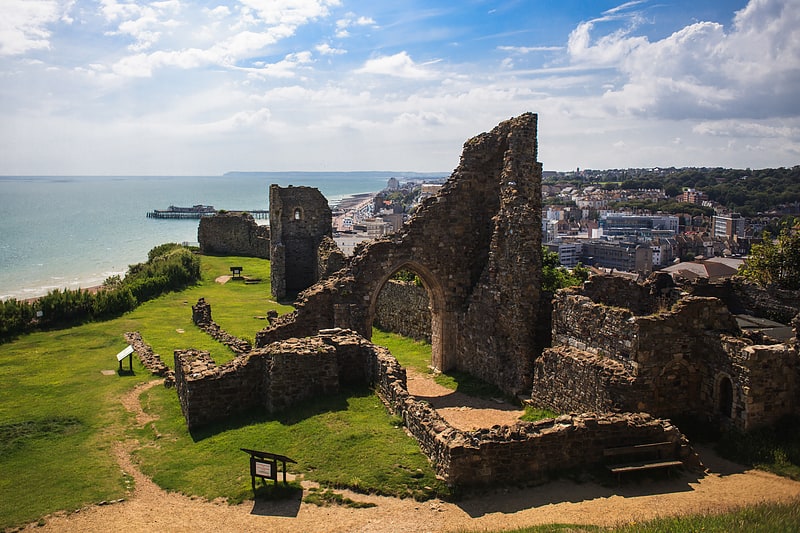 Fortaleza normanda del siglo XI en ruinas