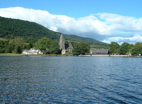 Lago en Escocia