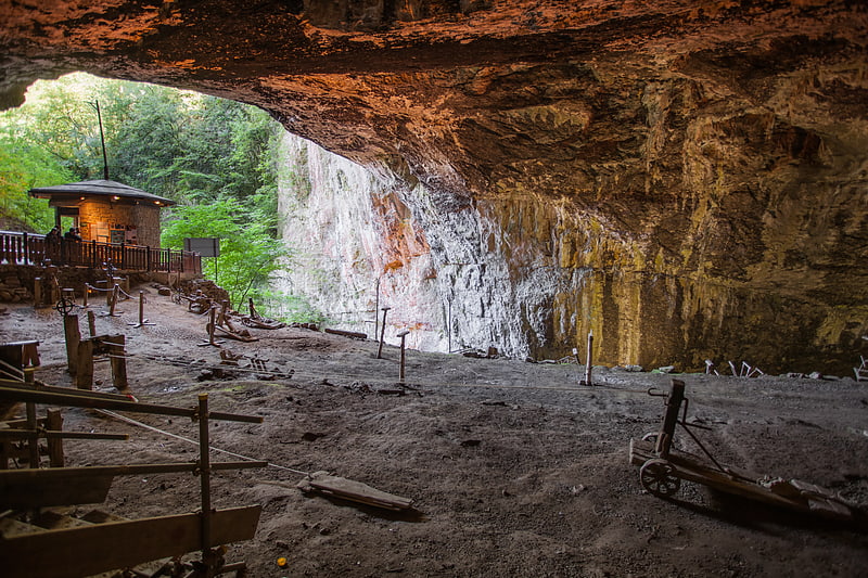 Peak Cavern