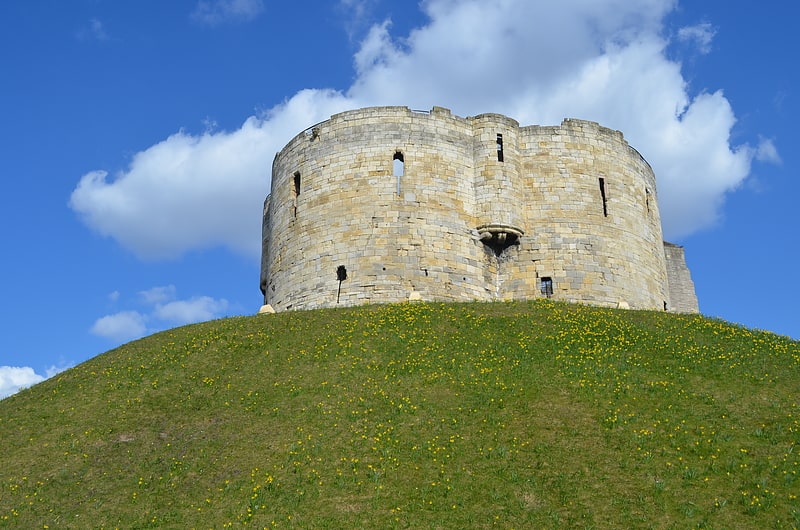 El torreón del castillo fue una vez una prisión y menta