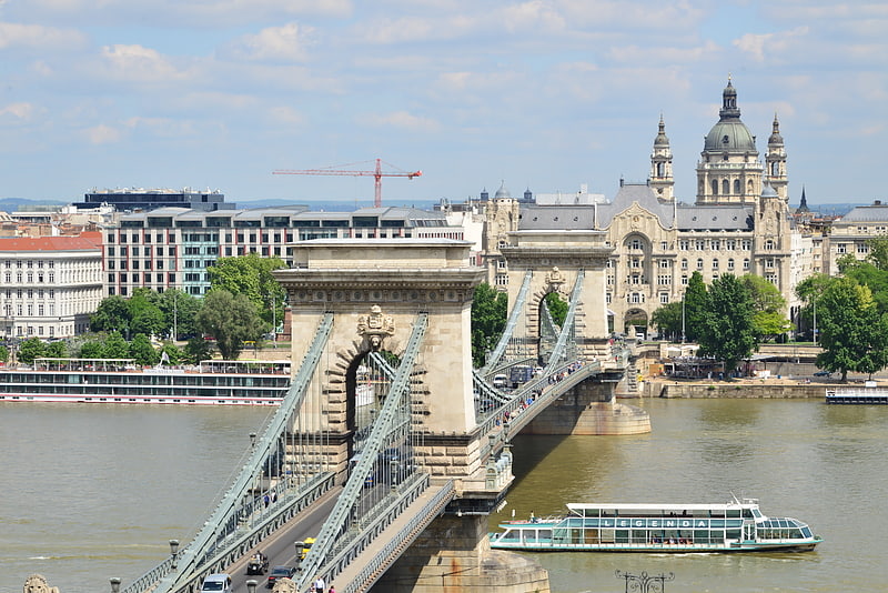 Most wiszący w Budapeszcie, Węgry