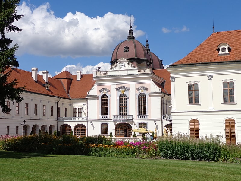 Barockes Palais mit historischer Möblierung