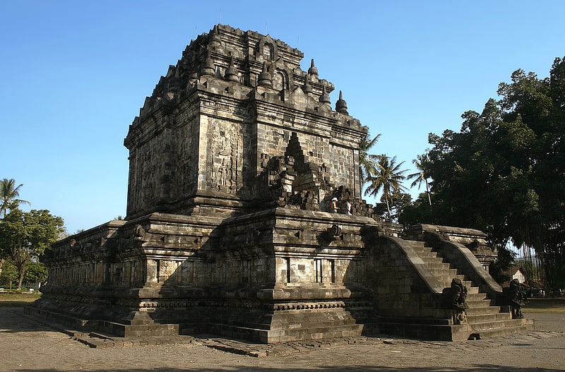 Temple à Mungkid, Indonésie