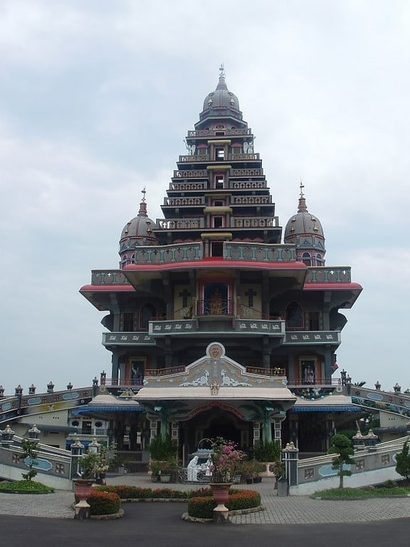 Temple catholique de style indo-moghole