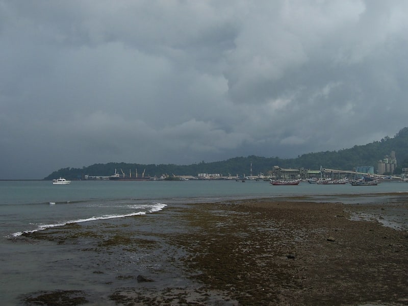 Puerto de la Bahía de Bayur