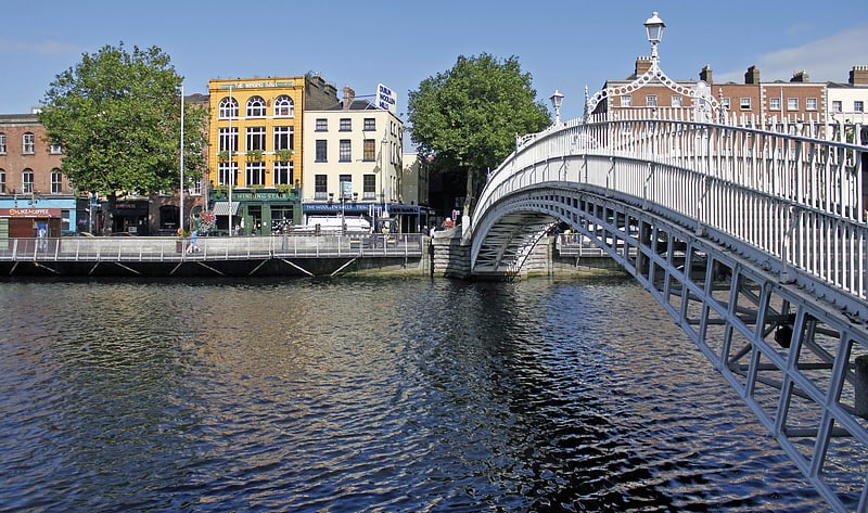 Puente peatonal en Dublín, Irlanda