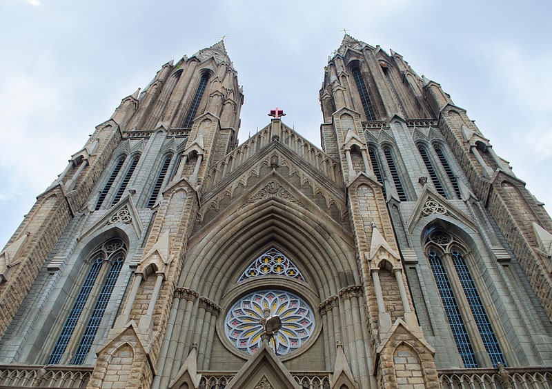 Imposante Kathedrale im neugotischen Stil