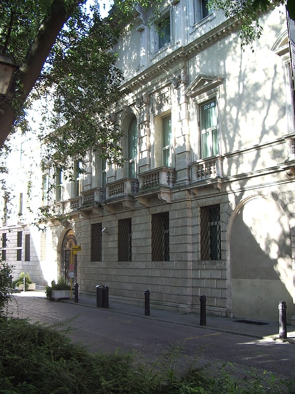 Palazzo Leoni Montanari