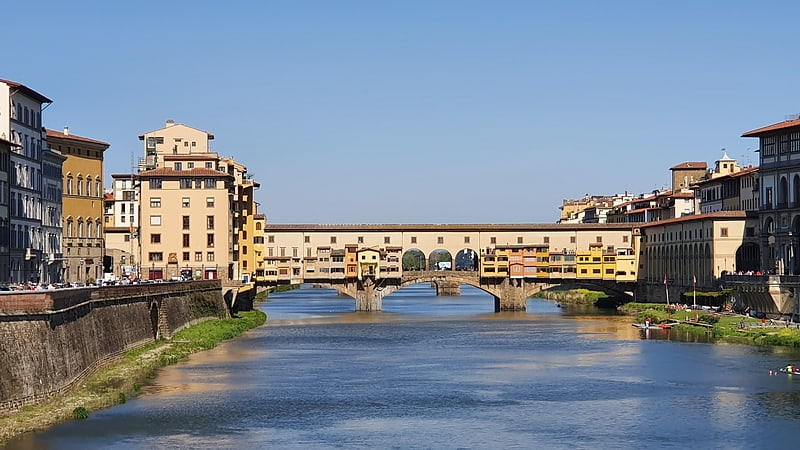 Closed-spandrel arch bridge in Florence, Italy