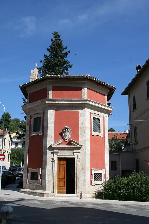 Iglesia católica en Ascoli Piceno, Italia