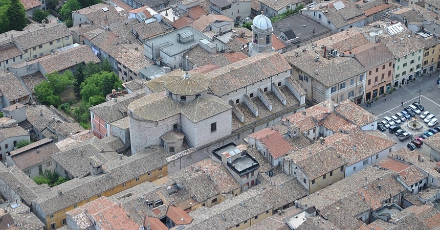 Cathédrale à Cagli, Italie