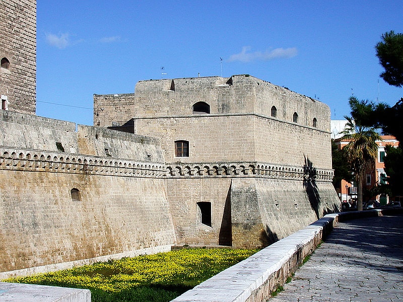Castillo del siglo XIII y centro de exposiciones