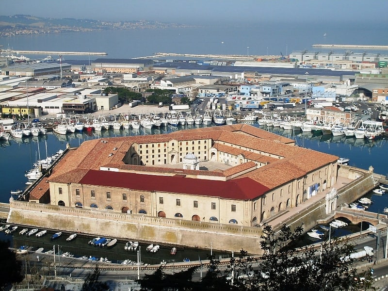 Centro cultural en Ancona, Italia