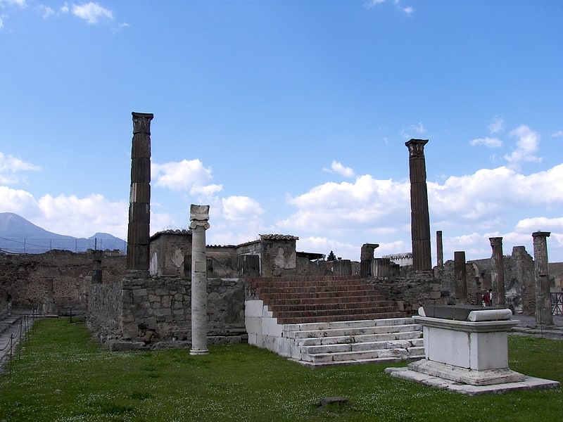 Ruinas de Pompeya de antiguos templos romanos