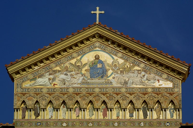 Grande cathédrale du 9e siècle avec reliques