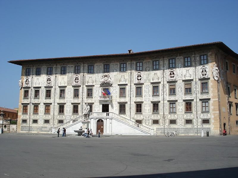 Kunstvoll verzierter Palast und Universität