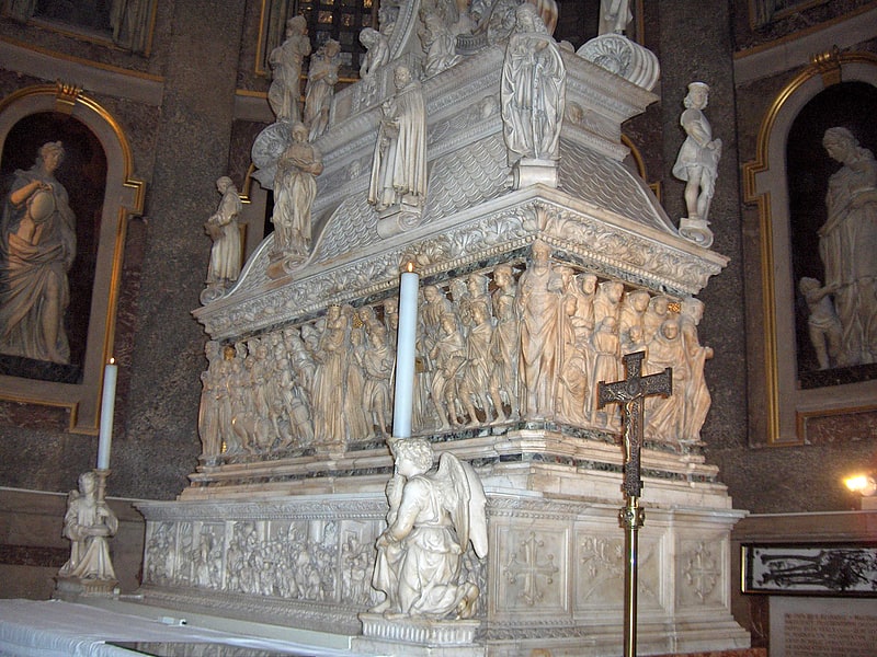 Sculpture by Arnolfo di Cambio, Guglielmo Agnelli, Niccolò dell'Arca, and Nicola Pisano